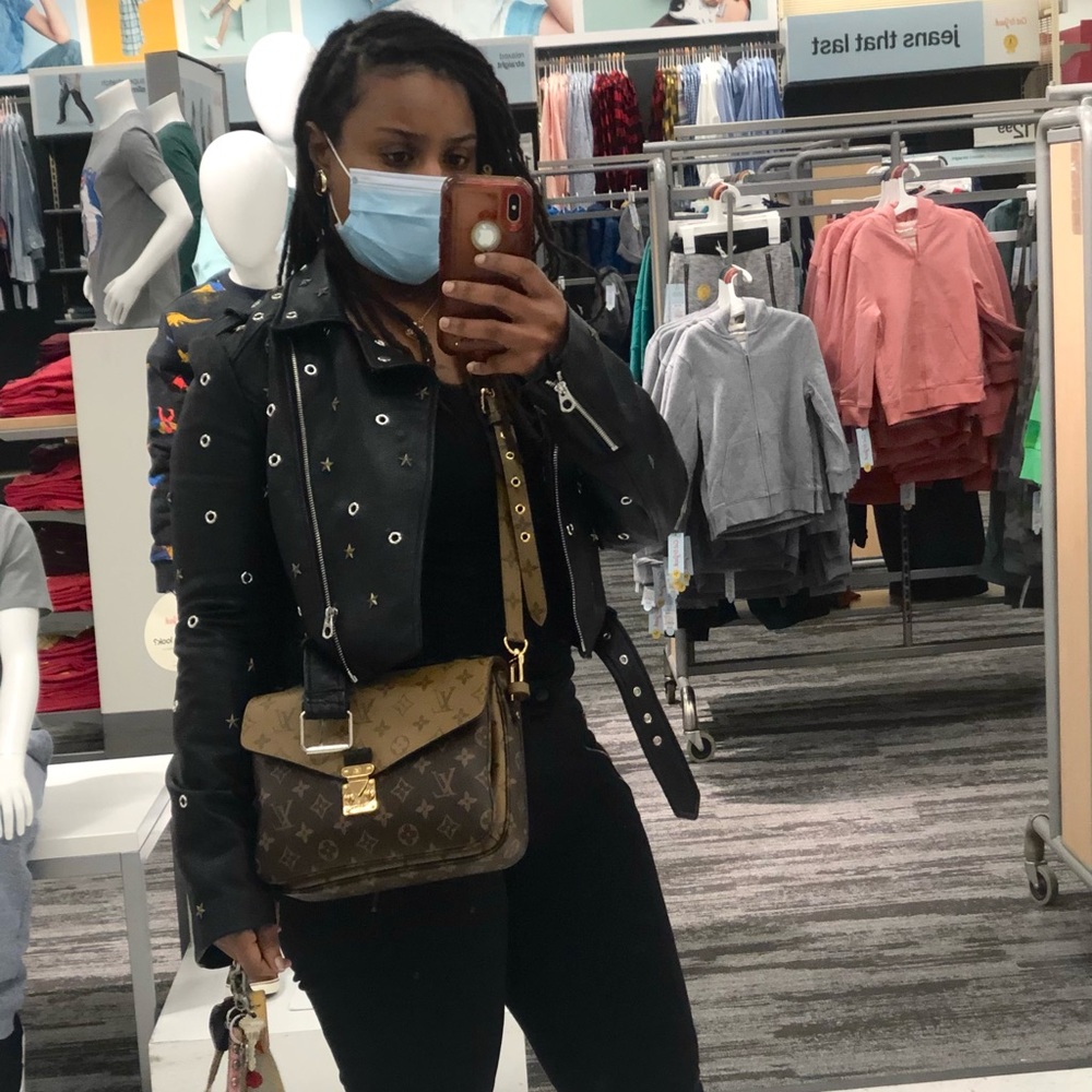Hello 👋🏾 - Picture 4 of 5